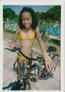 Festa da crianças – Clube de Campo dos Bancários Quévia Cristina da Hora( Ganhadora da Bicicleta) - 10/10/2004(Foto: Beto Oliveira/Lumen)