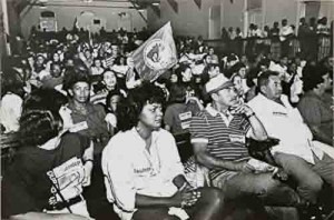 Bancários, donas-de-casa, políticos, comerciantes, trabalhadores, sem terra, sindicalistas, todos participaram do Ato Político no Centro Cultural em defesa do Bandepe – Caruaru 1991