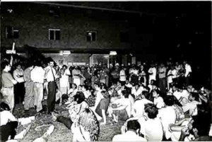 Campanha Salarial/91 – Compensação do BB imagem fotos greve da categoria – agência centro cais do Apolo (João paulo, então vereador pelo PT)