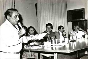 Fórum em defesa do Bandepe – campanha contra a privatização. De pé: Miguel Batista, ver. PSB. Mesa: E/D Jorge Perez, Sec. Ger. SEEC/PE; Roberto Leandro, Pres. SEEC-PE; Humberto Costa, Dep. est. PT; Byron Sarinho, Dep. Est. PPS