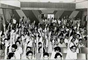 Assembléia Prestação de Contas/93 a prestação de contas/93 foi aprovada com ampla maioria. Realizada em 14/04/94 imagem fotos