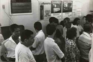 Campanha mais Bancários Menos Filas maio/94 projeto Portas de Segurança bancária Imagem fotos