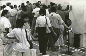 Campanha mais Bancários Menos Filas maio/94 projeto Portas de Segurança bancária Imagem fotos