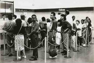 Campanha mais Bancários Menos Filas maio/94 projeto Portas de Segurança bancária Imagem fotos Mercatil