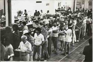 Campanha mais Bancários Menos Filas maio/94 projeto Portas de Segurança bancária Imagem fotos