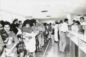 Campanha mais Bancários Menos Filas maio/94 projeto Portas de Segurança bancária Imagem fotos