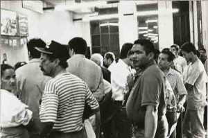 Campanha mais Bancários Menos Filas maio/94 projeto Portas de Segurança bancária Imagem fotos Itaú