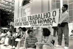 4 anos de demissão no BANDEPE – Protesto na A.L. PE 4 anos demitidos do BANDEPE governo “Joaquim Coveiro”