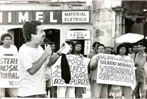 Sindicato dos bancários de PE/CUT/PE Ato de protesto pelo aumento na ordem de 150% para o presidente, vice, ministros e parlamentares e o veto de FHC ao salário mínimo. 23/01/95 – imagem fotos