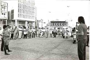 Sindicato dos bancários de PE/CUT/PE Ato de protesto pelo aumento na ordem de 150% para o presidente, vice, ministros e parlamentares e o veto de FHC ao salário mínimo. 23/01/95 – imagem fotos
