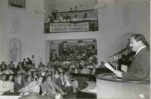 Ato na Assembléia contra a intervenção no Mercantil e Econômico set/out - 95