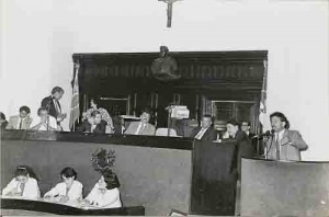 Ato na Assembléia contra a intervenção no Mercantil e Econômico set/out - 95