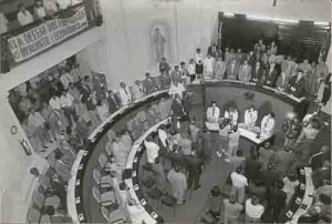 Ato na Assembléia contra a intervenção no Mercantil e Econômico set/out - 95
