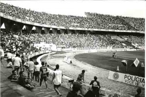 Incorporação Banorte pelo Bandeirantes Protesto na Ilha do Retiro REC – 1996 imagem fotos