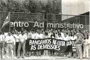 Ato de protesto contra as demissões no Banorte 28/05/96 D/E: Gilberto Azevedo (aposentado do BB)