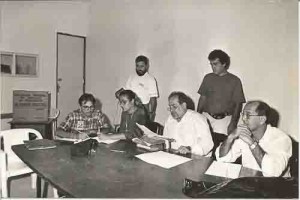 Operadores e comissão elet. Verificam votos do 1º turno e conf. quórum