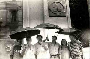 Diretores do SEEC/PE – Banco Bandeirantes – 16/05/98 ref. jornada Trabalho aos Sábados E/D – Edvaldo Vieira de Souza Júnior; João Rufino do Egito Filho; expedito Solaney Pereira Magalhães; Célio Franklin B. De Menezes; Tereza Cristina F. Souza; Fabiano Araújo de Moura. Imagem fotos