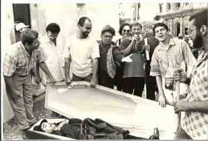 Campanha salarial / 98 chega de Cortes protesto 13/11/98 O ENTERRO DO VAMPIRO foto: Beto Oliveira