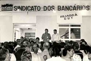 Acordo – Assembléia Bandepe na sede do sindicato dos bancários de PE – 24/07/98 – sexta-feira imagem fotos – Beto Oliveira E- Marlos Guedes – Presidente do SEEC/PE D- João Carlos - ASBEPE