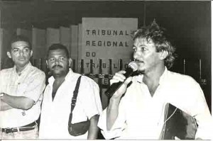 Greve do Bandepe (6 dias) junho/98 c/ microfone – Marlos Guedes – Pres. do SEEC/PE, no TRT.