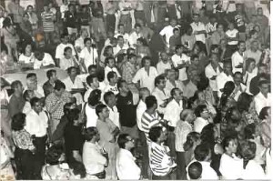 Assembléia do Bandepe, terça, 24/03/98 400 pessoas greve 3 dias imagem fotos