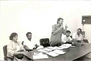 Assembléia do Bandepe maio /98 (sede do sindicato) C- Marlos Guedes – pres. SEEC/PE; E- marcos Pereira – Comissão funci-Bandepe. Valéria – Comissão funci-Bande; D- João Carlos – ASBEPE; Augusto Valfrido - Federação