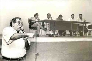 Assembléia do Bandepe maio/98 (sede do sindicato) E/D-  Paulo Sobral – Diretor do SEEC/PE e funci-Bandepe; Valéria – funci-Bandepe e da Comissão funcionário; Marcos Pereira – Comissão funci-Bandepe e comissão Funcionário; Marlos Guedes – pres. SEEC/PE; João Carlos – ASBEPE; Augusto Valfrido - Federação