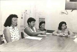 FETAPE – Reunião Mulheres da FETAPE para elaboração do Jornal dos bancários enfocando as mulheres trabalhadoras rurais no 8/março/98 E/D. Maria Aparecida do Nascimento; Luciene Gonçalves da Silva; Maria José dos Santos Jucá; Maria José de Carvalho.