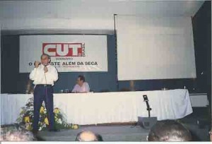 Seminário “O NE além da seca” CUT/PE Petrolina – 27 e 28/05/98 Everardo Porto, sec. agric. PE; Manoel Abílio (EMBAPA) sentado.