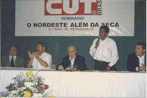 Seminário “O NE além da seca” CUT/PE Petrolina – 27 e 28/05/98 E/D: Miguel Arraes (PSB), Lula (PT), Brizola (PDT) e Vicentinho (presidente da CUT) e Djalma Paes (PSB).