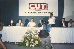 Seminário “O NE além da seca” CUT/PE Petrolina – 27 e 28/05/98 E/D: Miguel Arraes (PSB), Lula (PT), Brizola (PDT), candidatos à PR; Vicentinho (presidente da CUT), Djalma Paes (PSB); Alany (PCdoB).