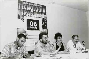 Prestação de Contas 1998 Seminário Ciência e Tecnologia Auditório Sindicato E/D: Flávio Marinho (escola de formação da CUT/NE), Fernando Duarte (sec. de formação do SEEC-PE), Petilda Varquez (Unitrabalho – SP) e Jorge Perez (presidente do CUT-PE) 06/06/98  imagem fotos
