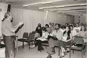 Curso sobre LER 
Antônio Casrdoso(Sind. Dos Bancários de Porto Alegre) – Sec. de Saúde do SEEC/PE – 18 a 20/08/1998(Foto: Ivaldo)
