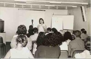 Curso sobre LER 
Emília Sant'anna(CNB?CUT) – Sec. de Saúde do SEEC/PE – 18 a 20/08/1998(Foto: Ivaldo)