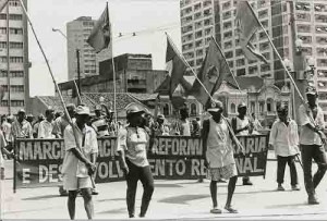 Marcha pela Reforma Agrária – Promoção MST – sexta-feira, 17/04/1998(Foto: Beto Oliveira)