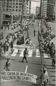 Marcha pela Reforma Agrária – Promoção MST – sexta-feira, 17/04/1998(Foto: Beto Oliveira)