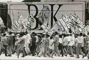 Marcha pela Reforma Agrária – Promoção MST – sexta-feira, 17/04/1998(Foto: Beto Oliveira)